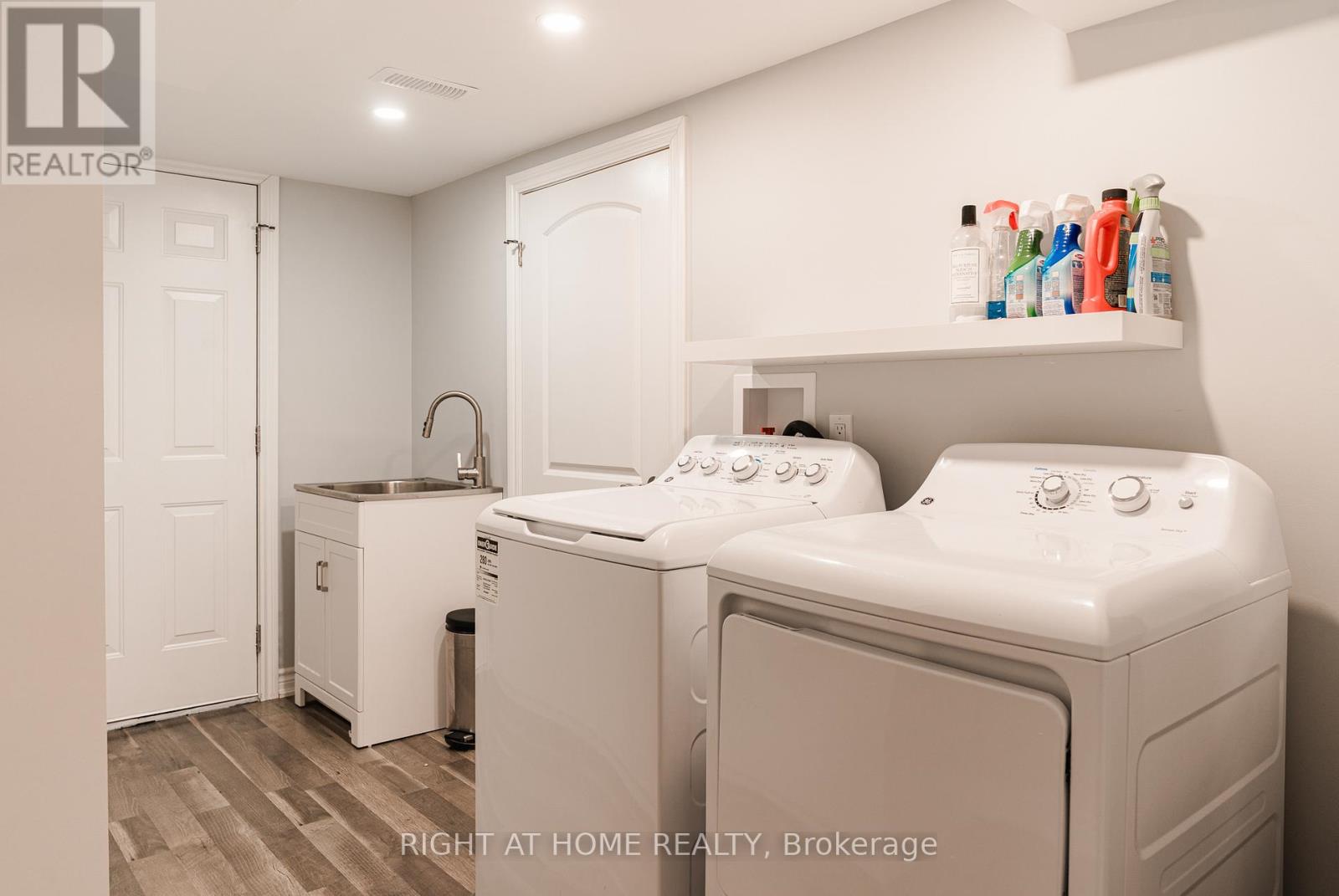 26 GREAT HERON COURT - 35