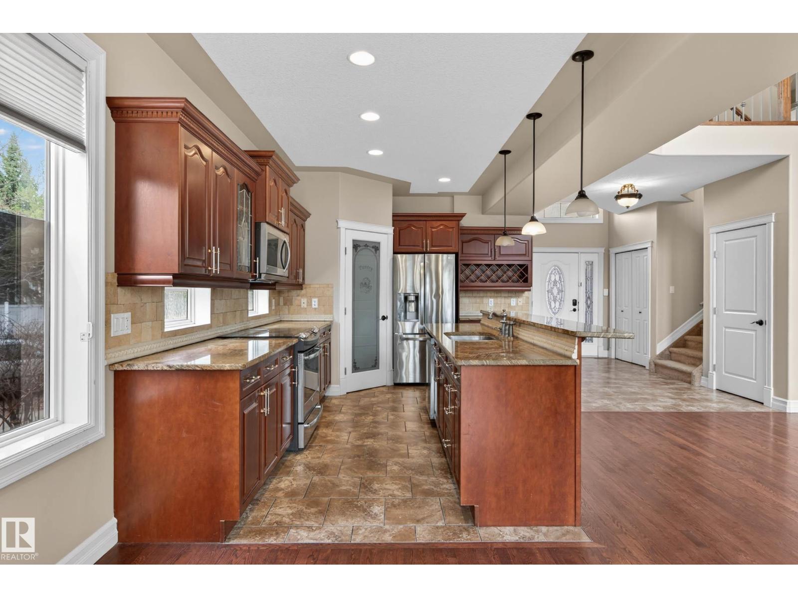 271 KINGSWOOD BV, St. Albert