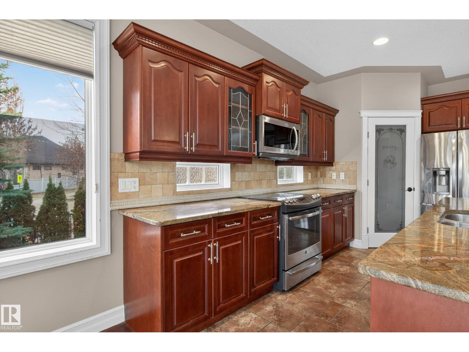 271 KINGSWOOD BV, St. Albert