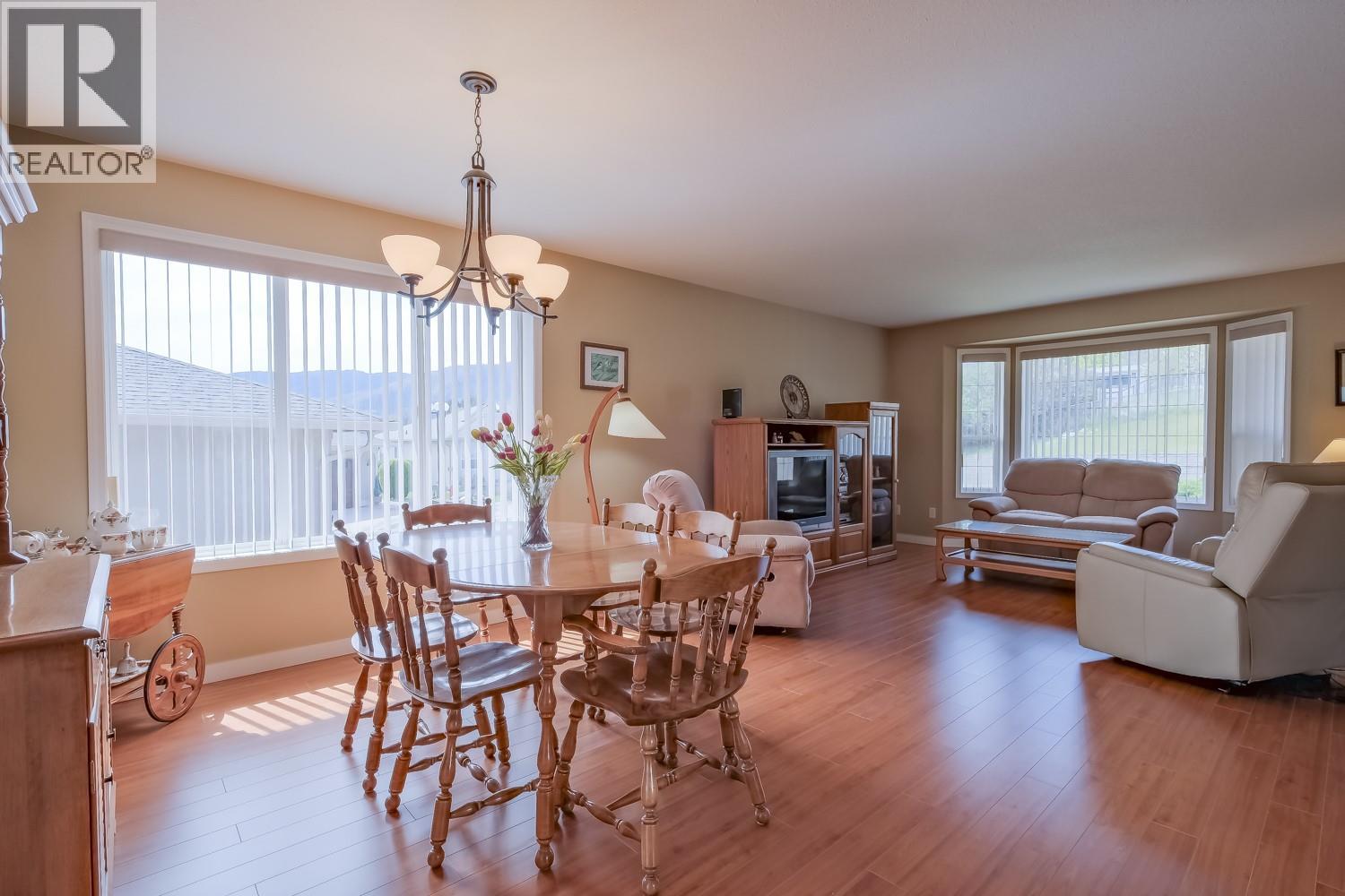  404 RIDGE Court, Penticton