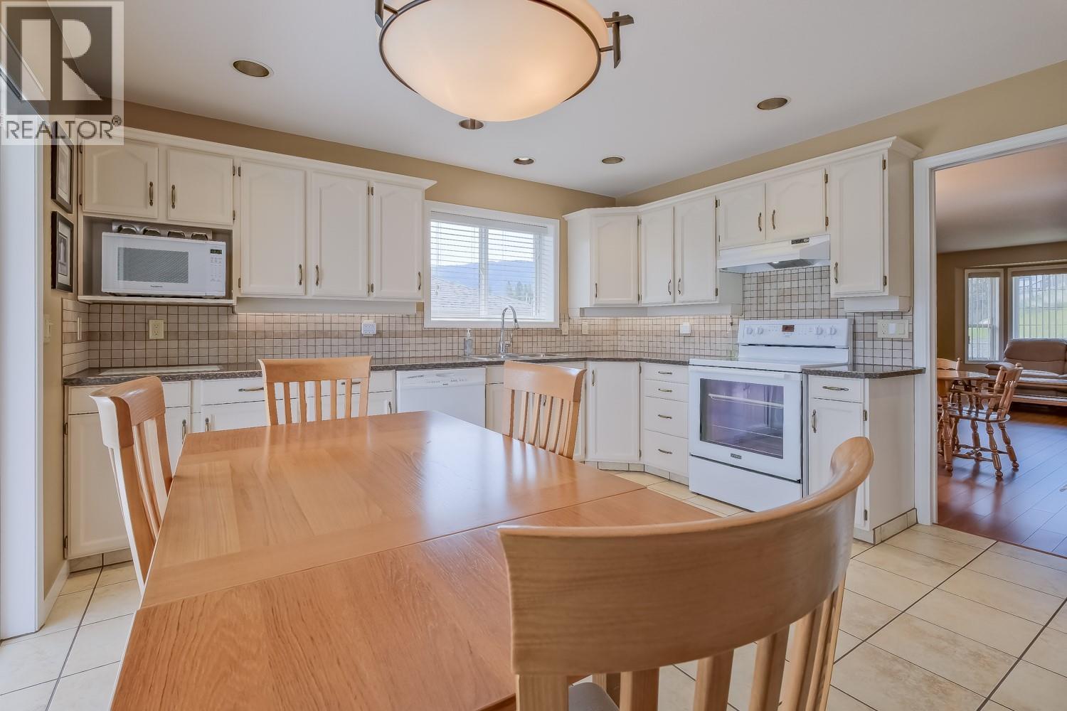  404 RIDGE Court, Penticton