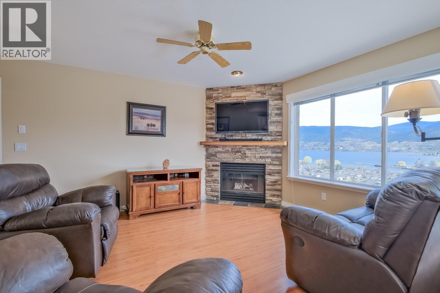 404 RIDGE Court, Penticton