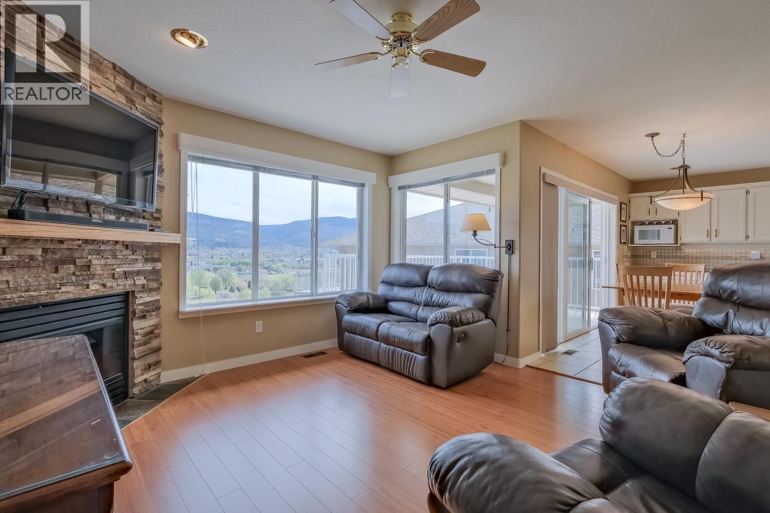  404 RIDGE Court, Penticton