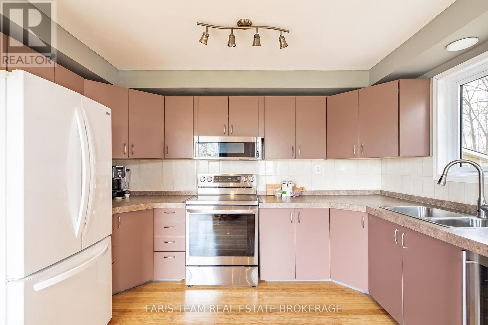 68 BAYSIDE AVENUE — photo 10
