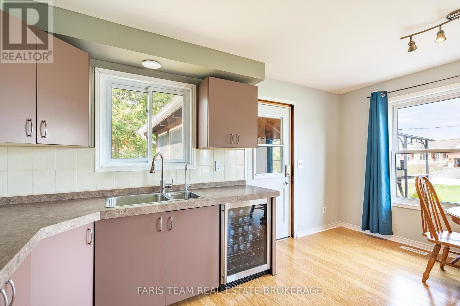 68 BAYSIDE AVENUE — photo 12