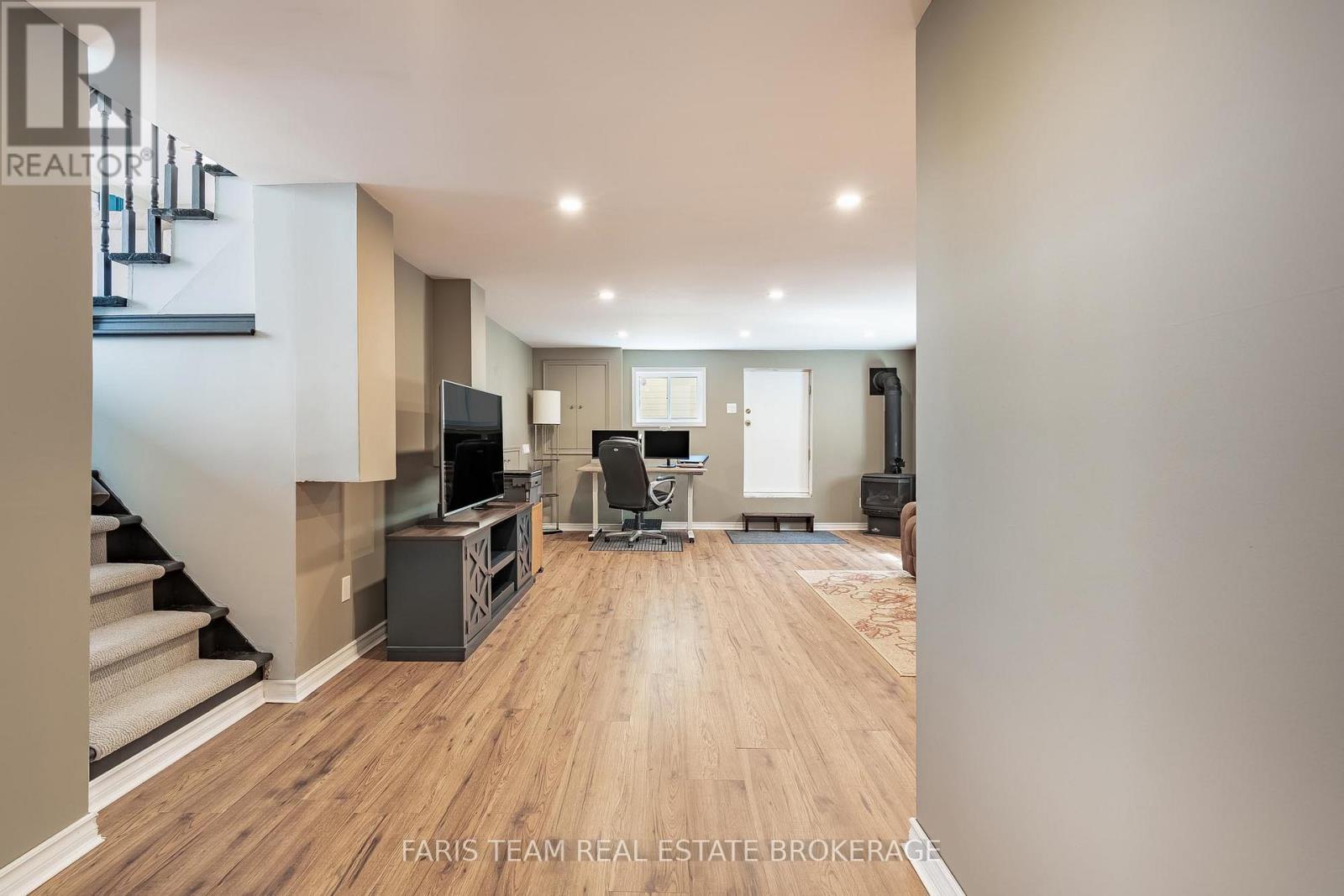 68 BAYSIDE AVENUE — photo 23
