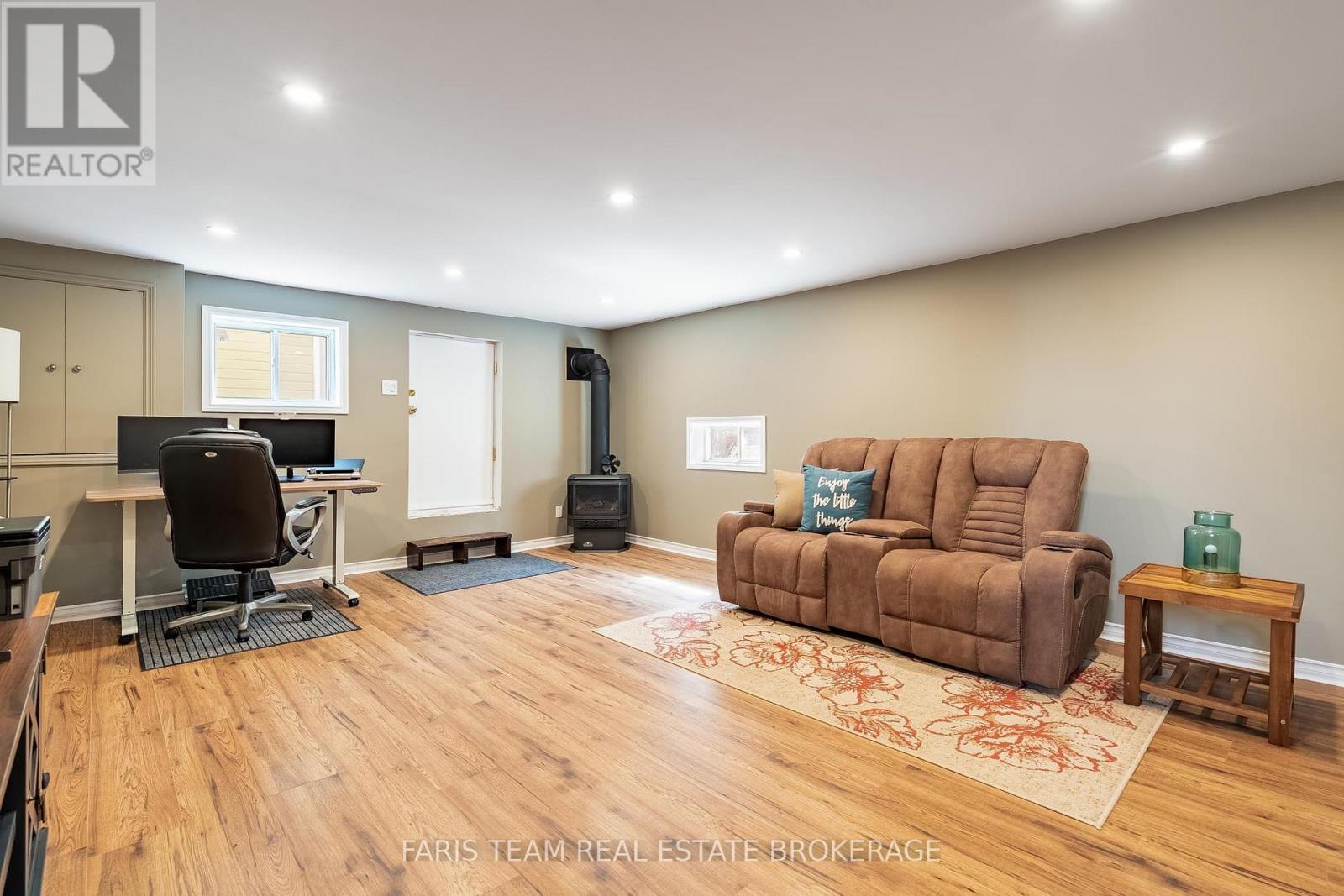 68 BAYSIDE AVENUE — photo 24