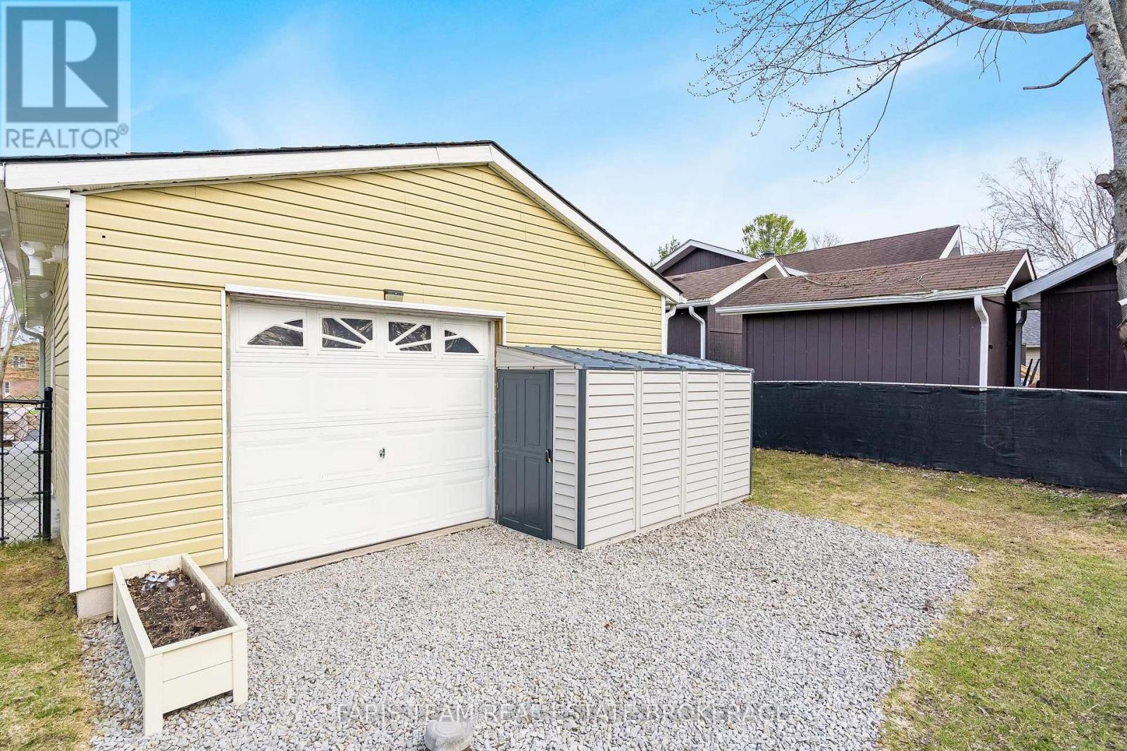 68 BAYSIDE AVENUE — photo 33