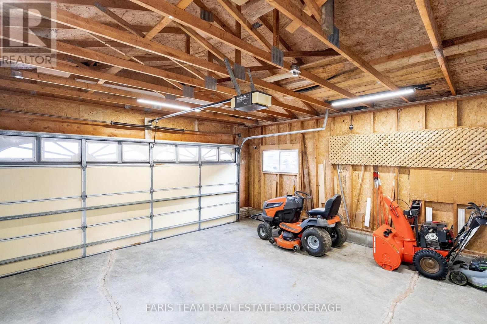 68 BAYSIDE AVENUE — photo 34