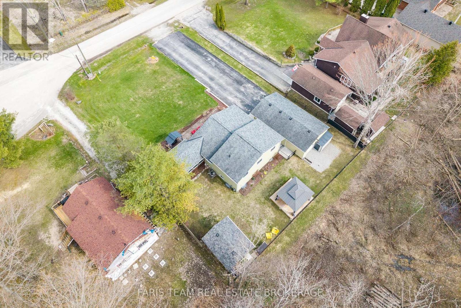 68 BAYSIDE AVENUE — photo 37