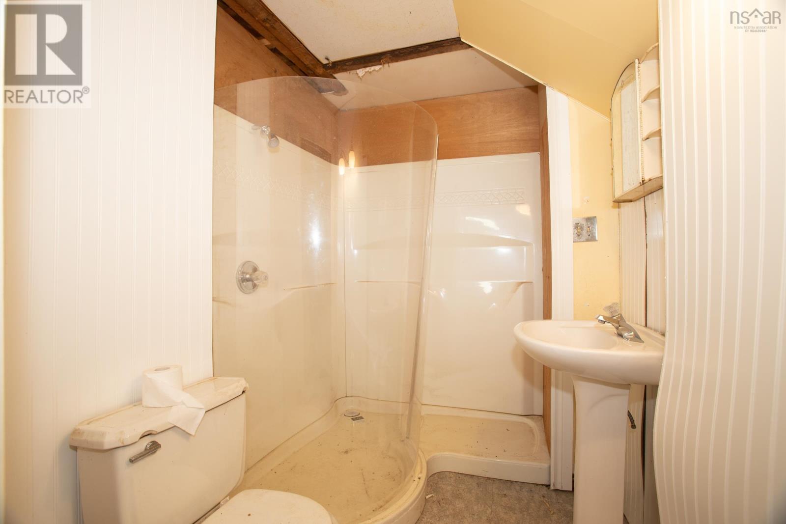 Property 14 of 32 of 27 Eastern Head Road