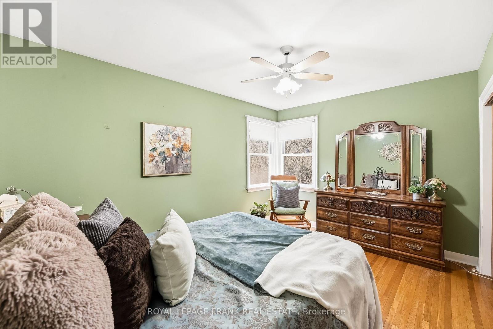 250 MEADOW ROAD - 12