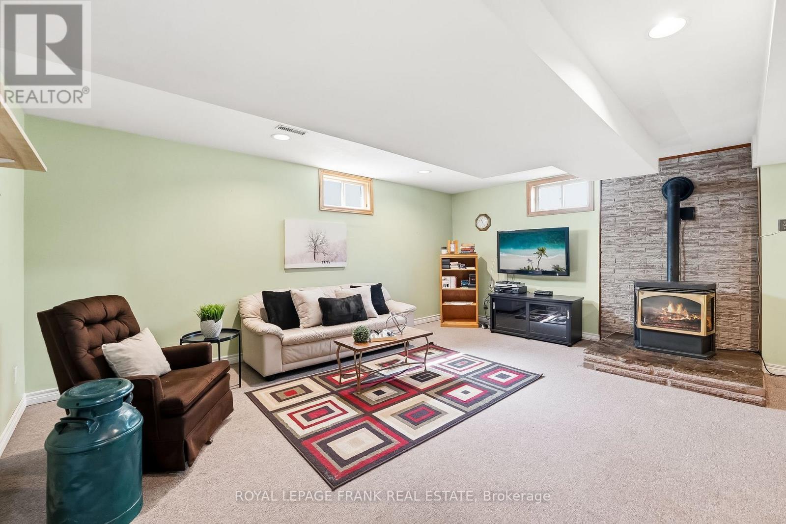250 MEADOW ROAD - 17