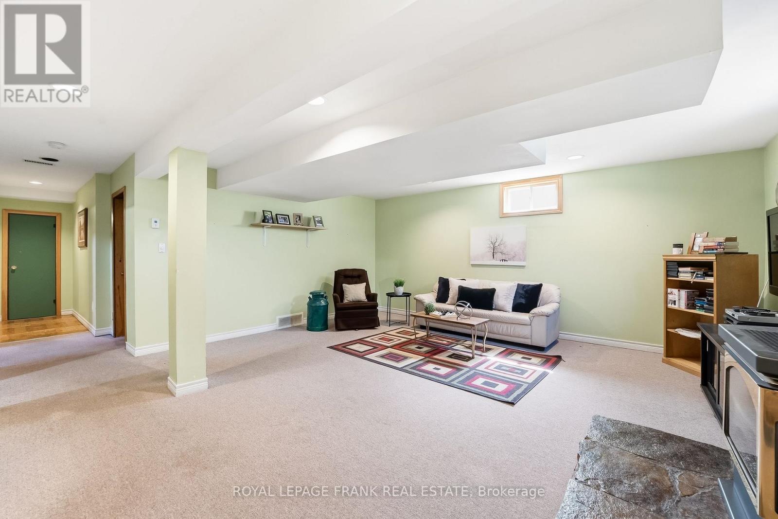 250 MEADOW ROAD - 18
