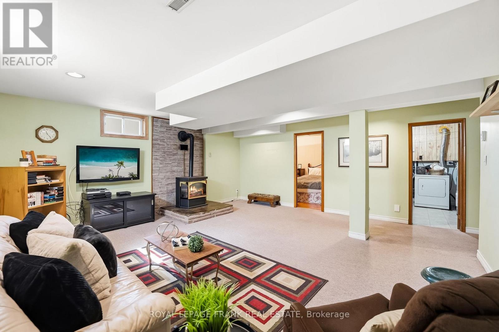 250 MEADOW ROAD - 19