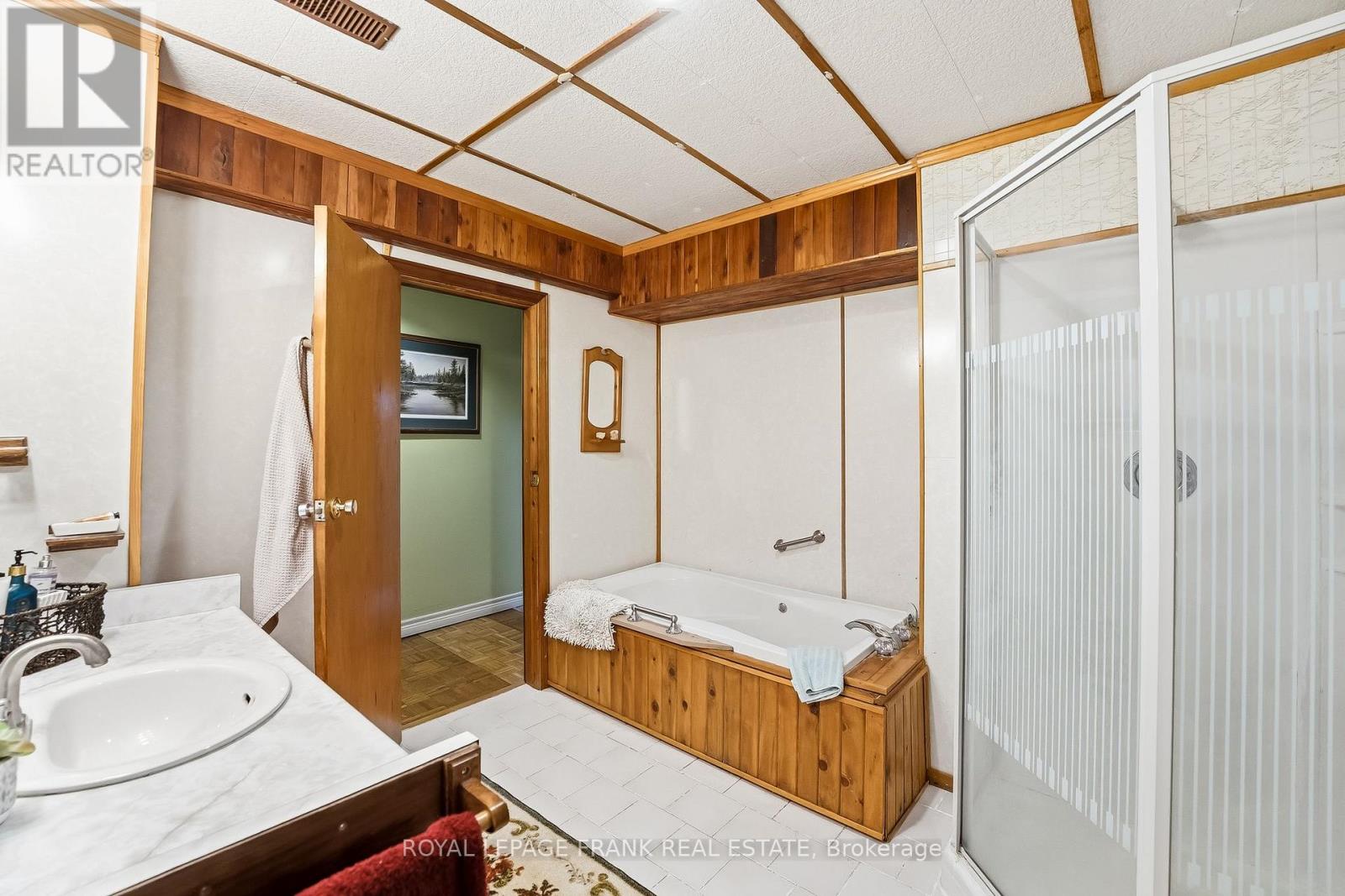 250 MEADOW ROAD - 23