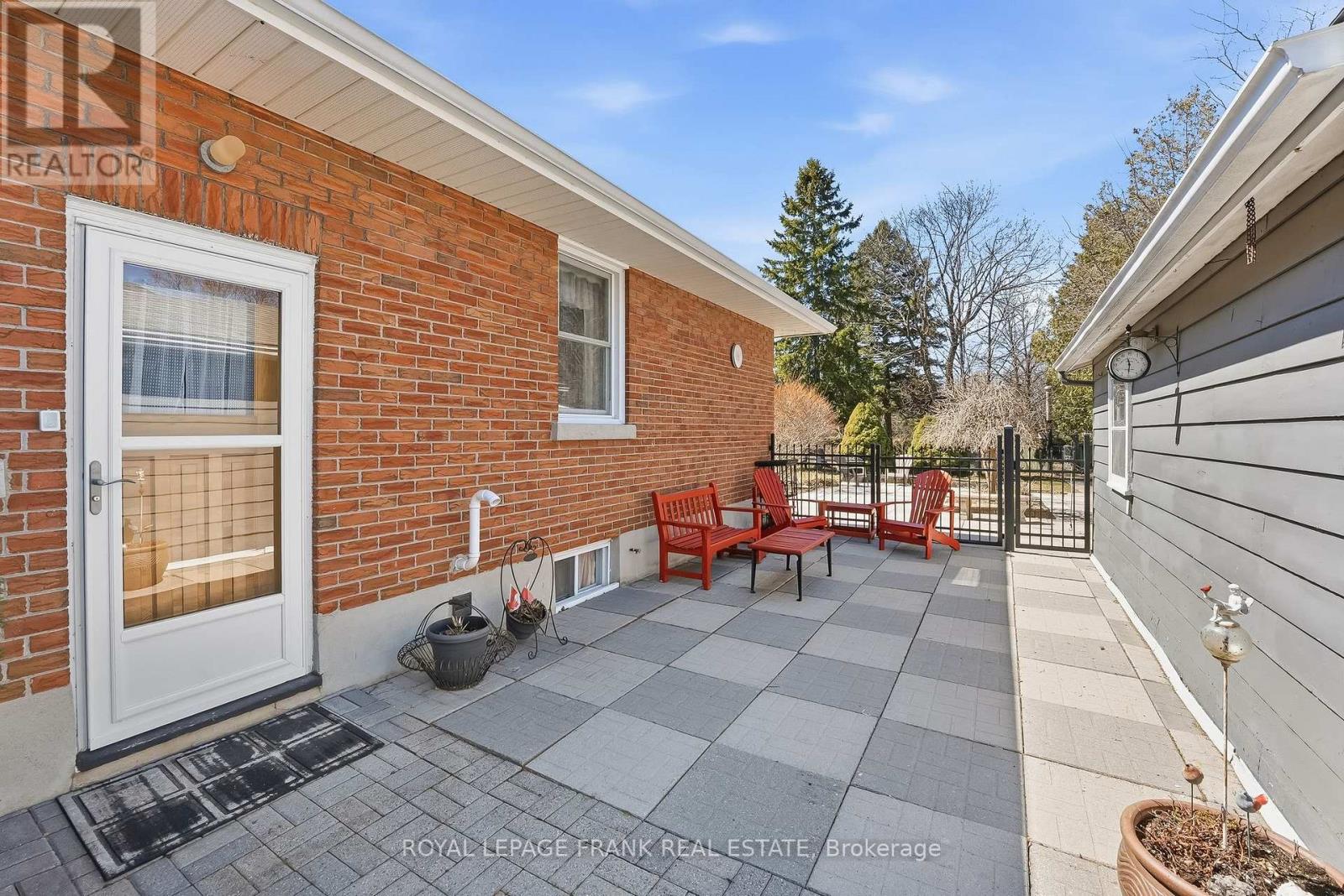 250 MEADOW ROAD - 25