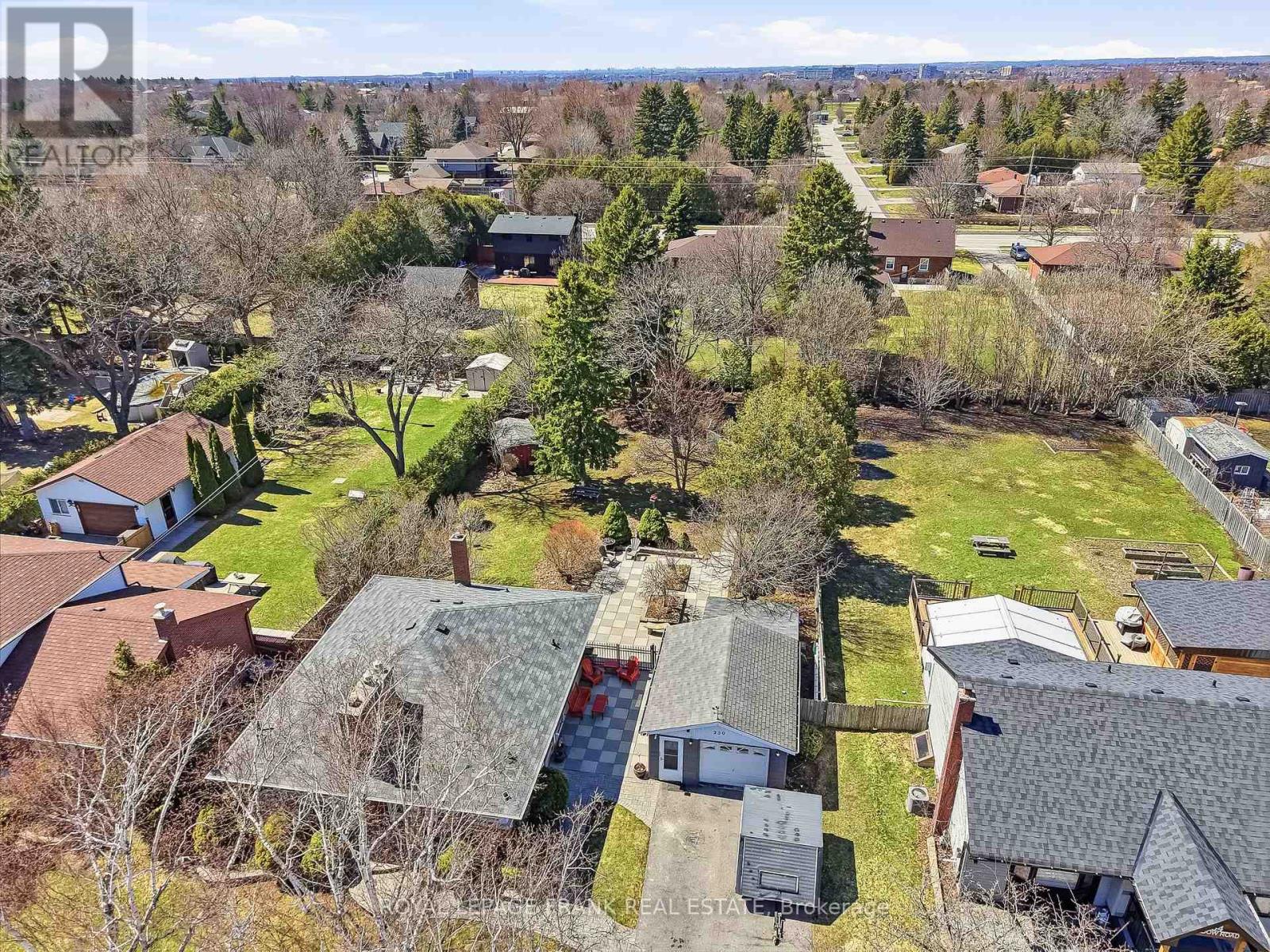 250 MEADOW ROAD - 38