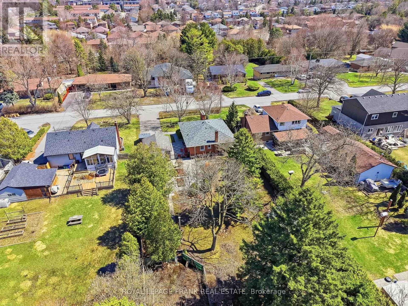 250 MEADOW ROAD - 39