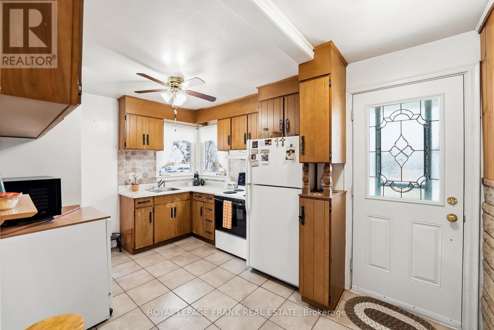 250 MEADOW ROAD - 5