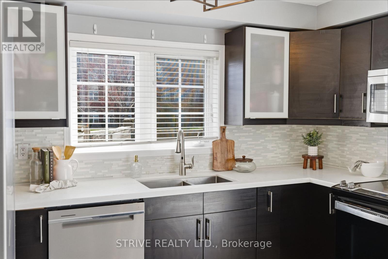 1360 DUMONT STREET - 16