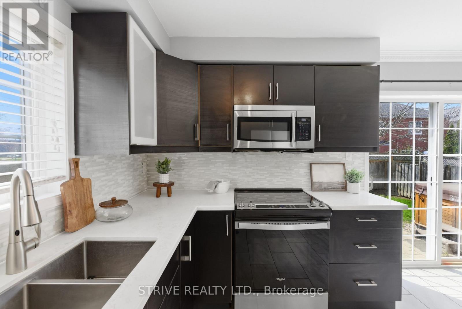 1360 DUMONT STREET - 17