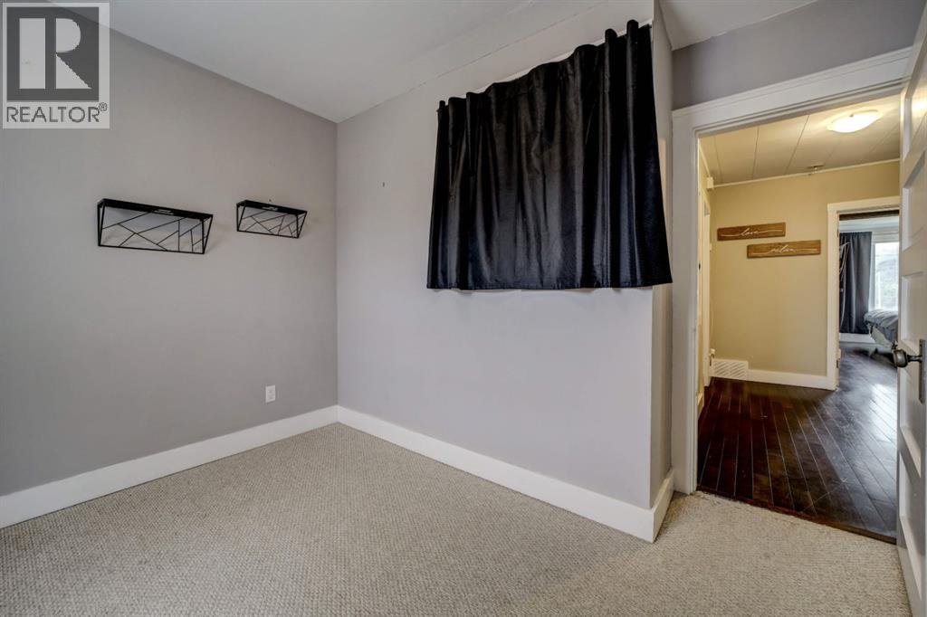 8301 18 Avenue — photo 34