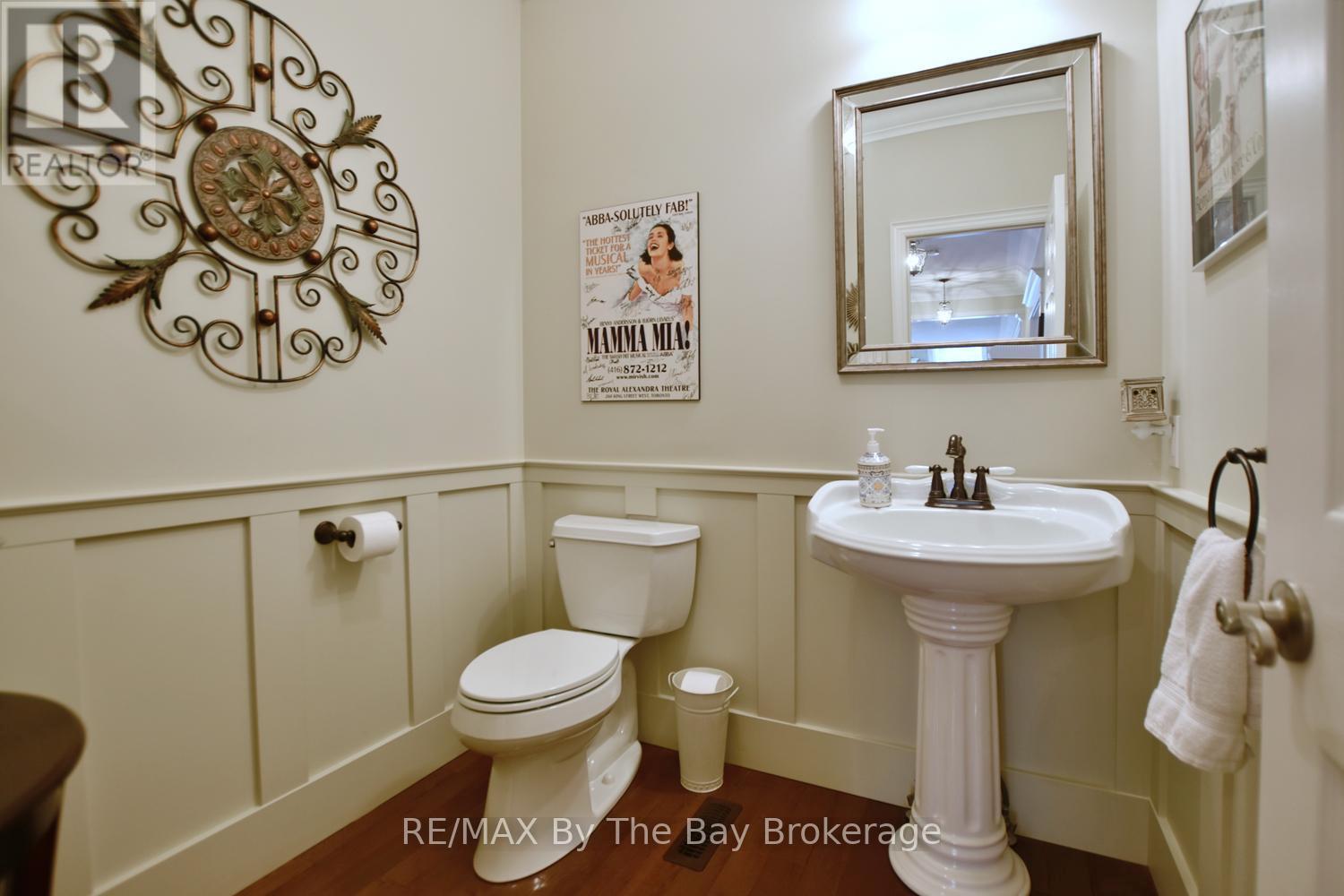 Main Floor 2 Pc Powder Room