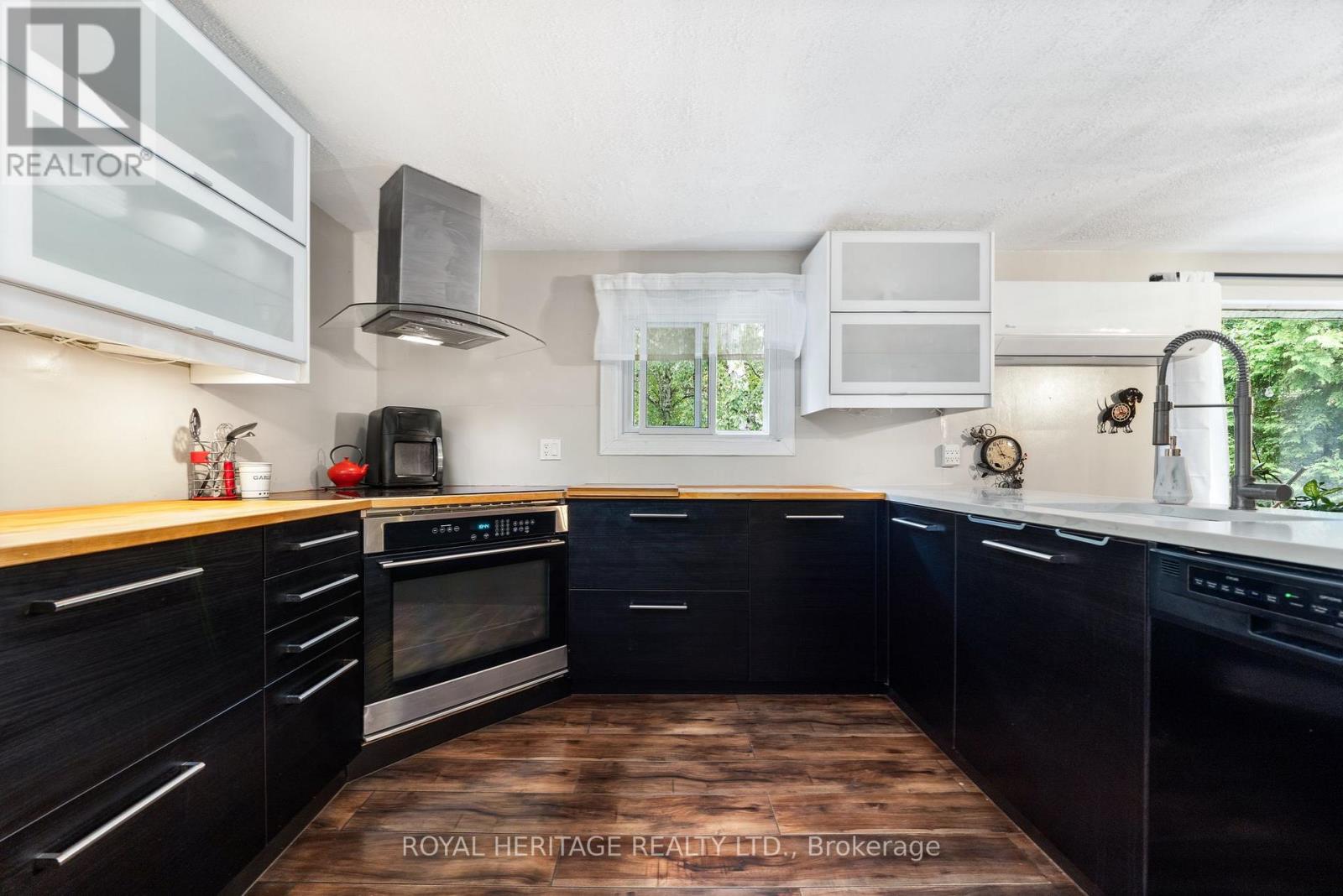 155 PRINCE EDWARD STREET — photo 13