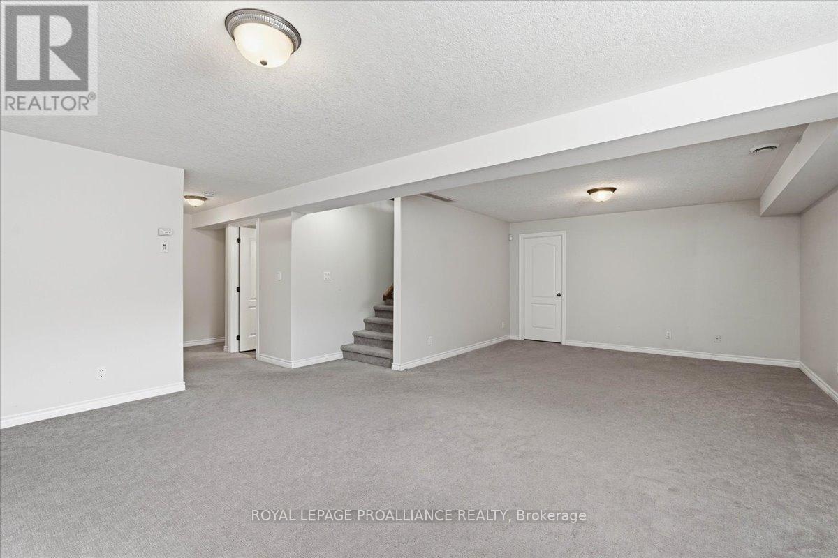 108 PARKVIEW HEIGHTS — photo 32