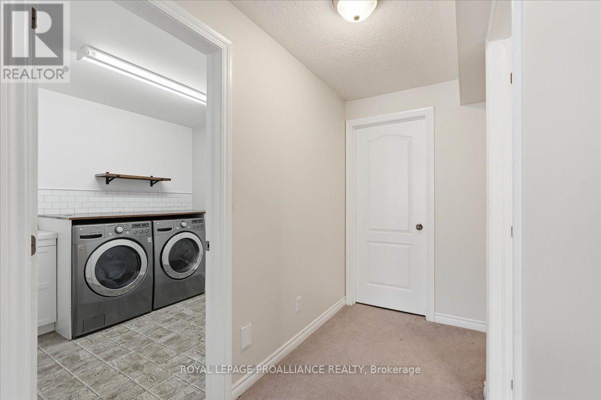 108 PARKVIEW HEIGHTS — photo 34