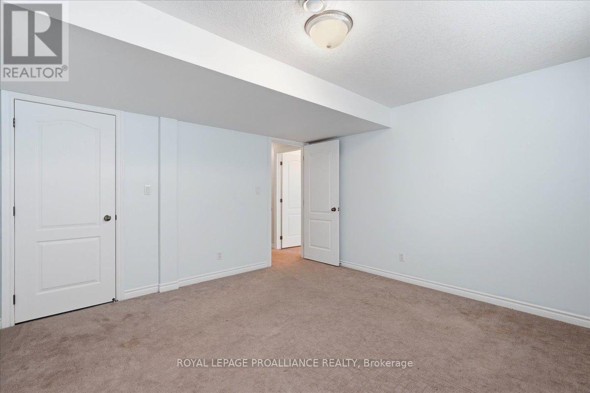 108 PARKVIEW HEIGHTS — photo 38