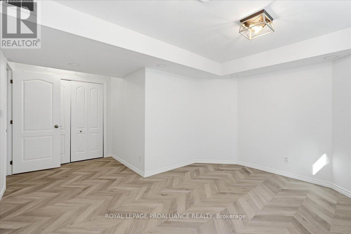 108 PARKVIEW HEIGHTS — photo 41