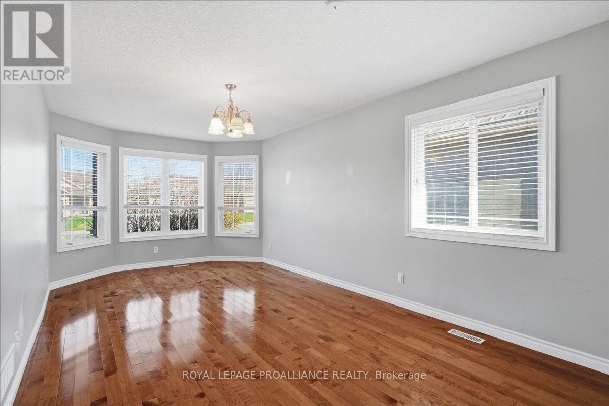 108 PARKVIEW HEIGHTS — photo 9