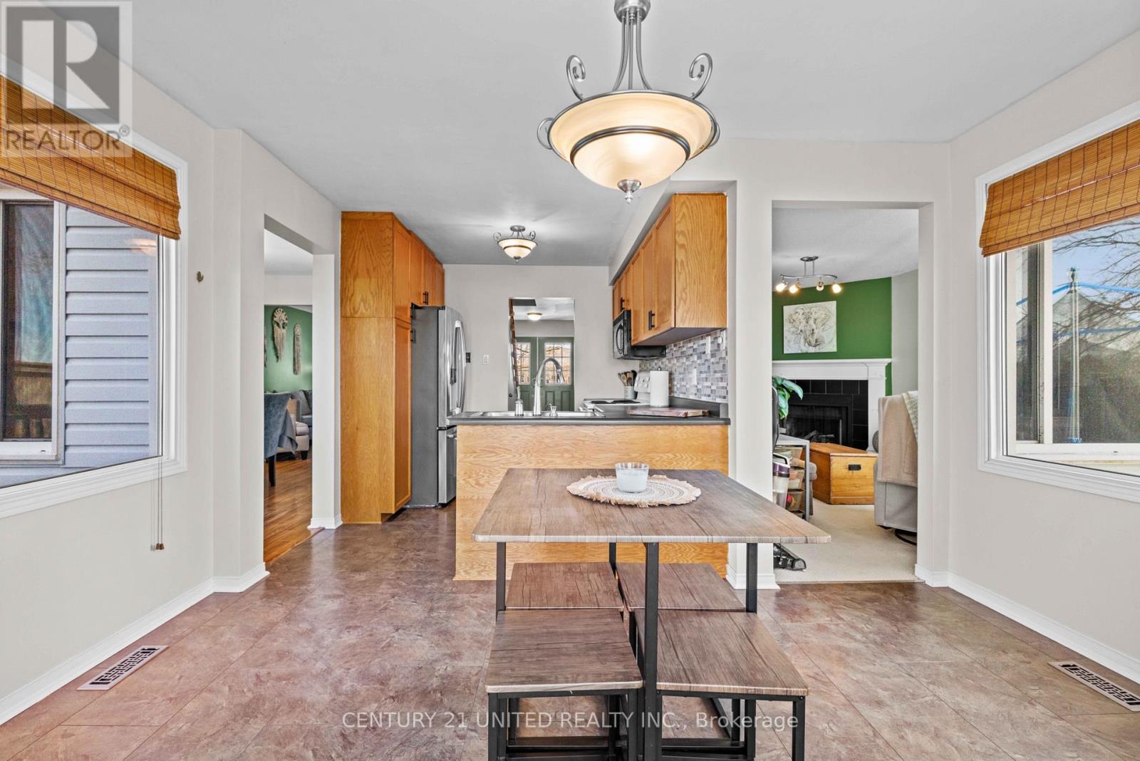 Eat-in Kitchen