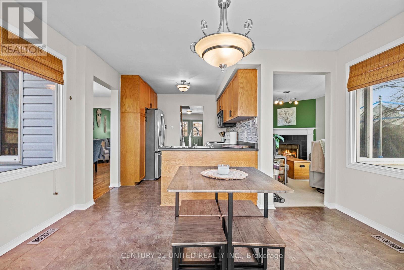 Eat-in Kitchen