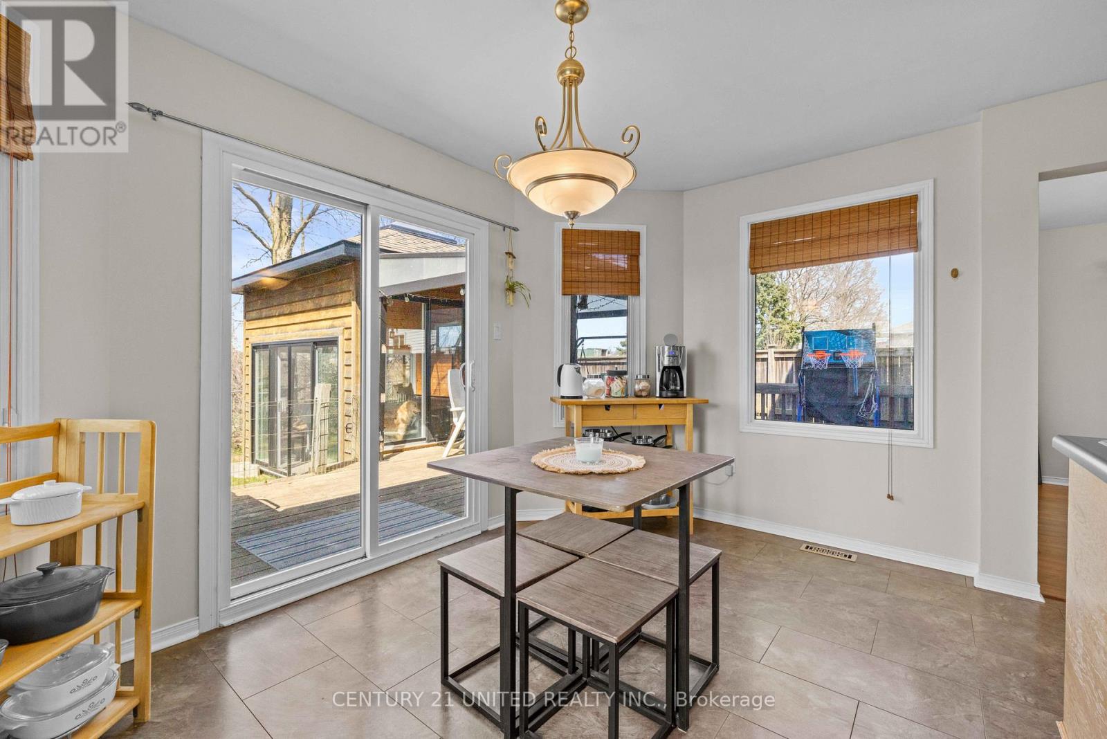 Eat-in Kitchen