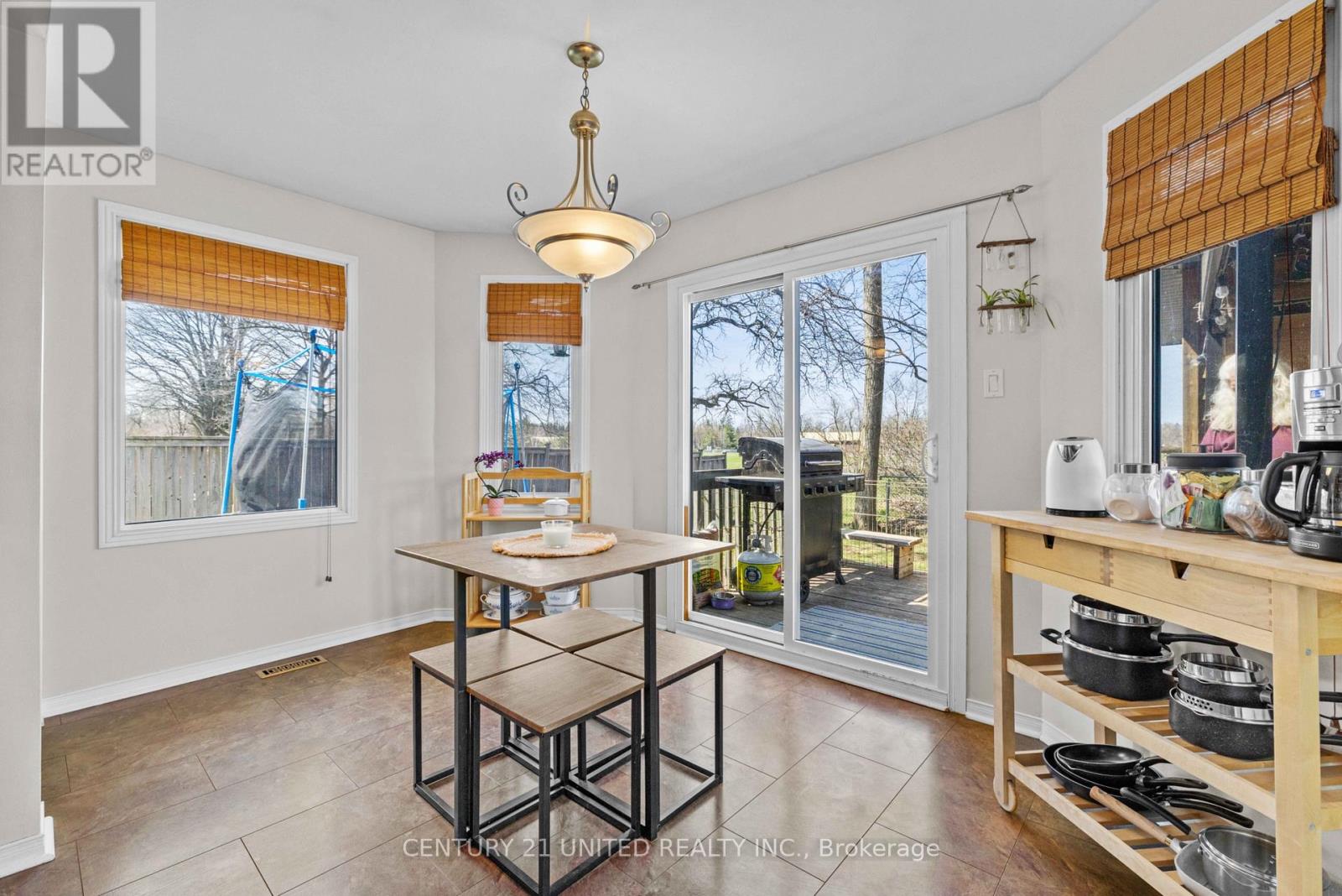 Eat-in Kitchen
