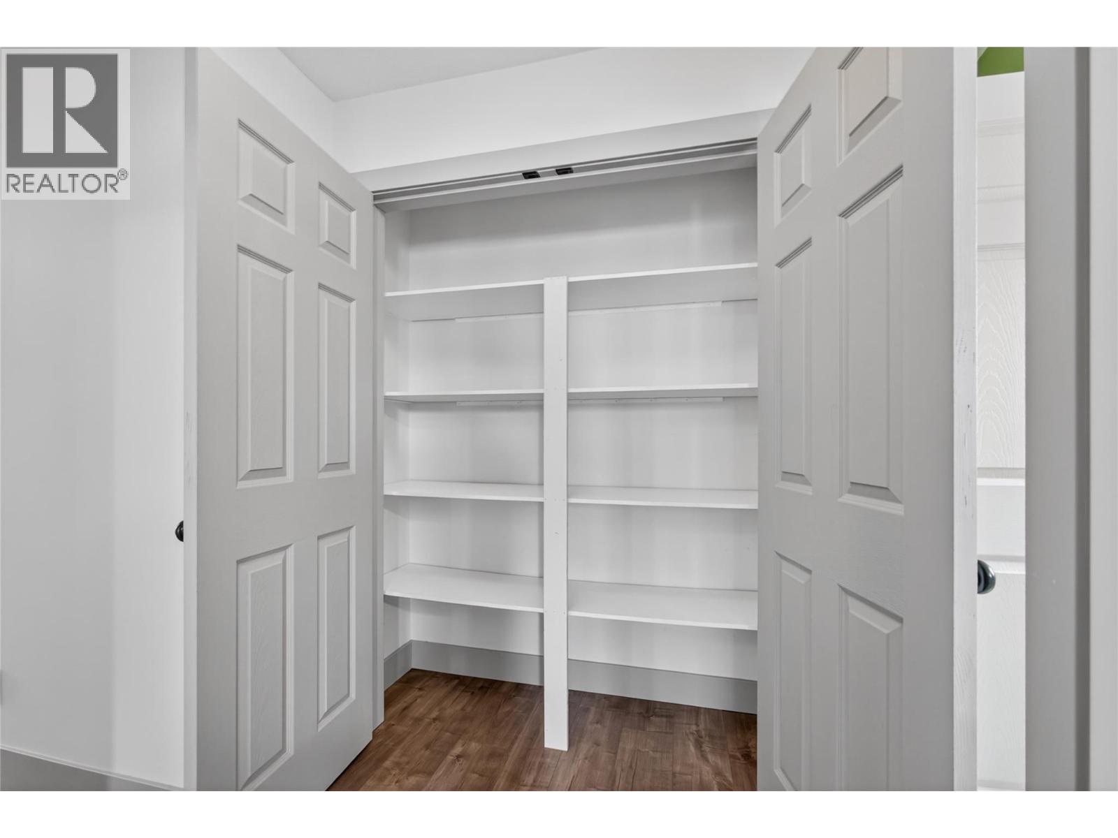 955 Coronation Avenue - 16