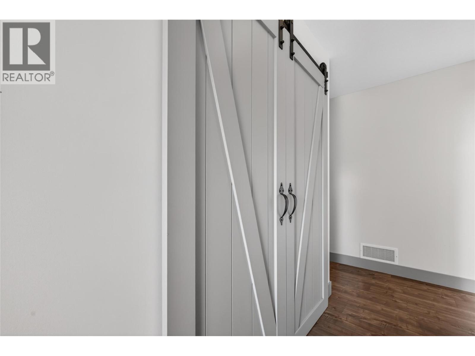 955 Coronation Avenue - 20