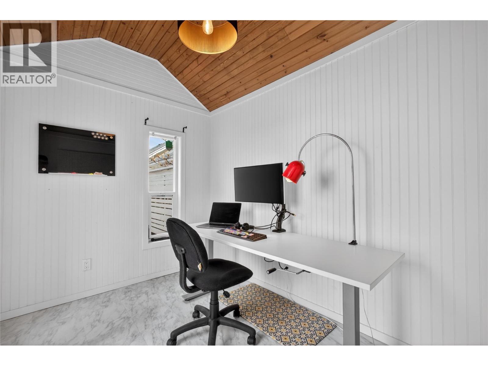 955 Coronation Avenue - 32