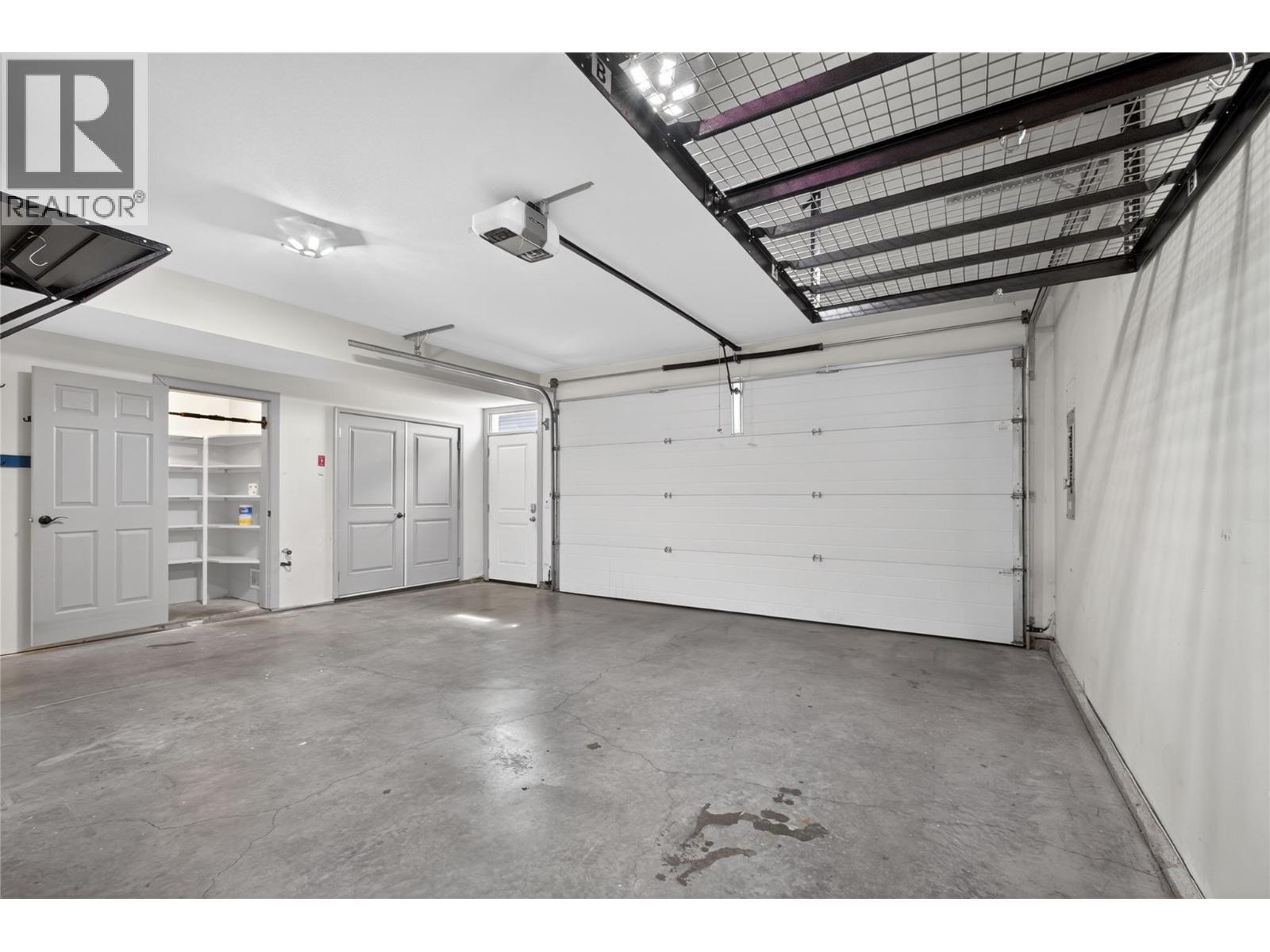 955 Coronation Avenue - 36