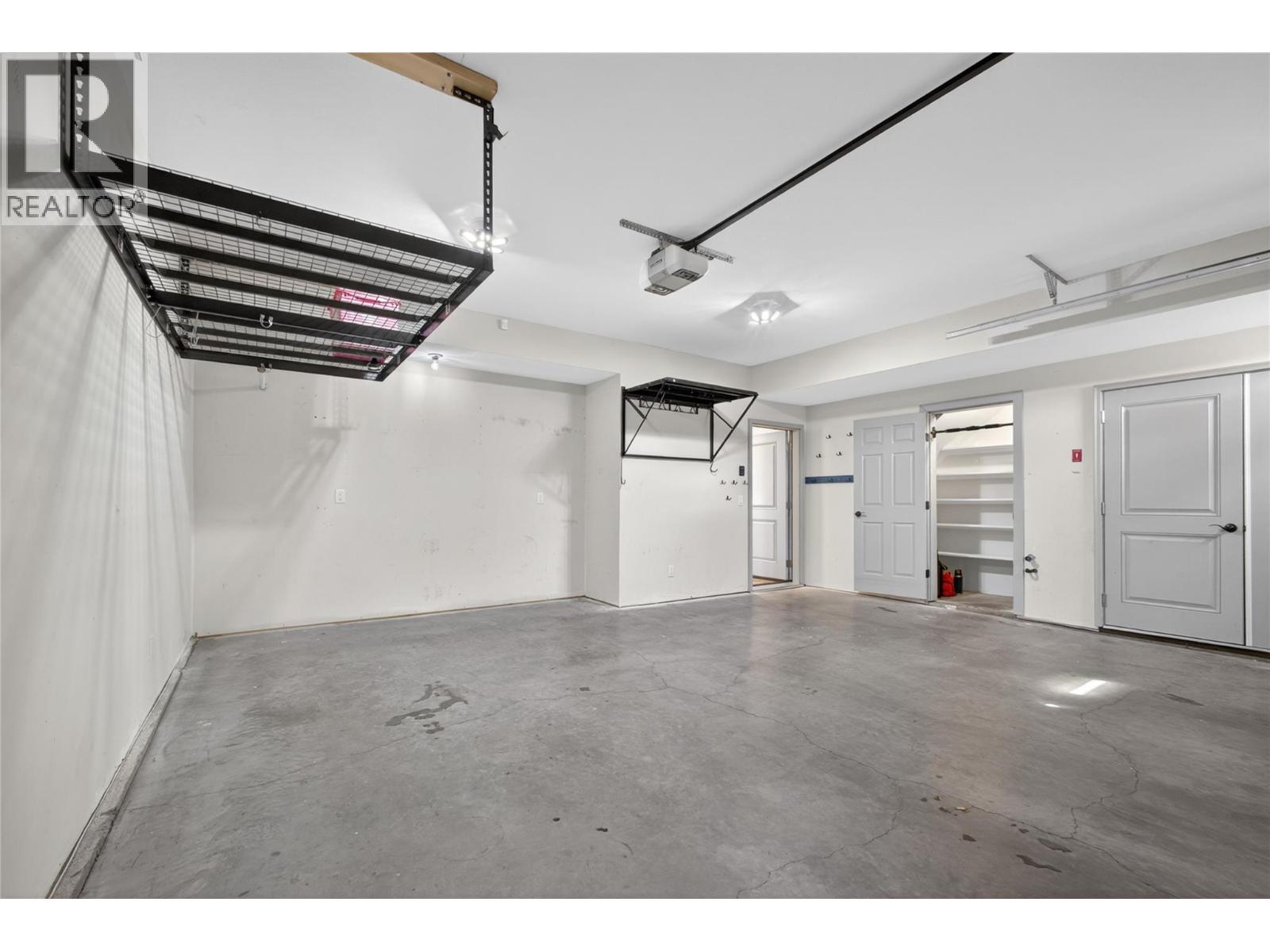 955 Coronation Avenue - 37