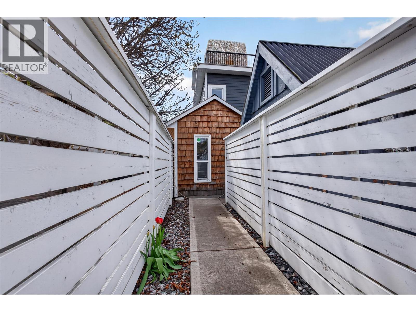 955 Coronation Avenue - 53