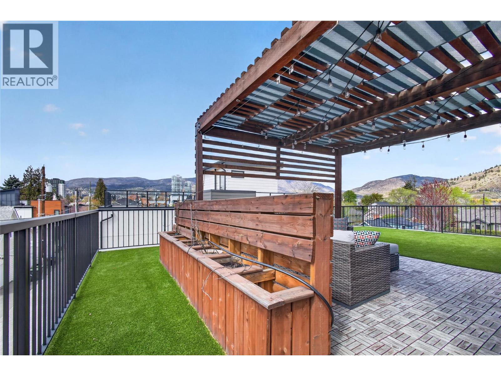 955 Coronation Avenue - 43