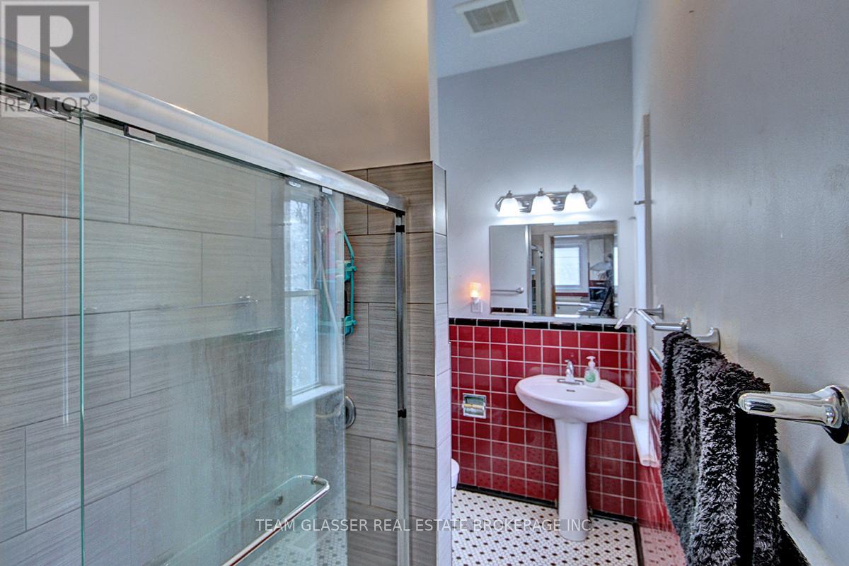555 GREY STREET - 16