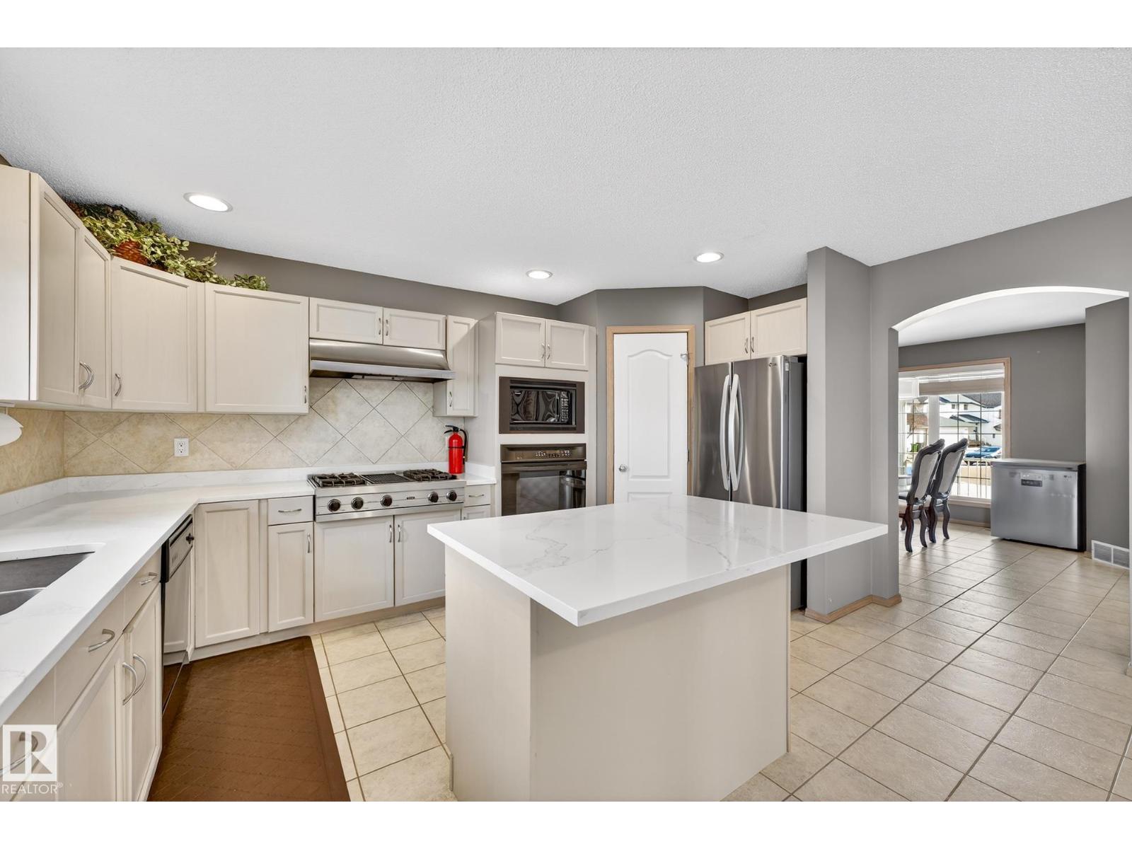 1354 118A ST NW, Edmonton