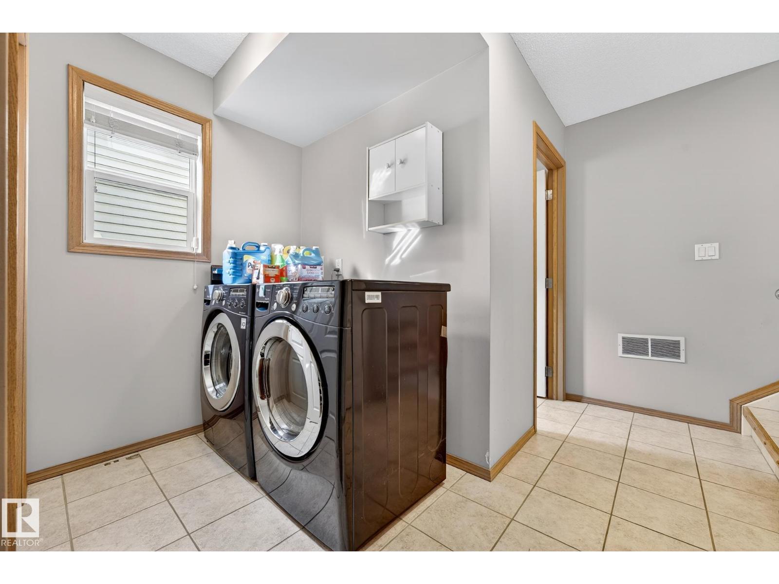 1354 118A ST NW, Edmonton