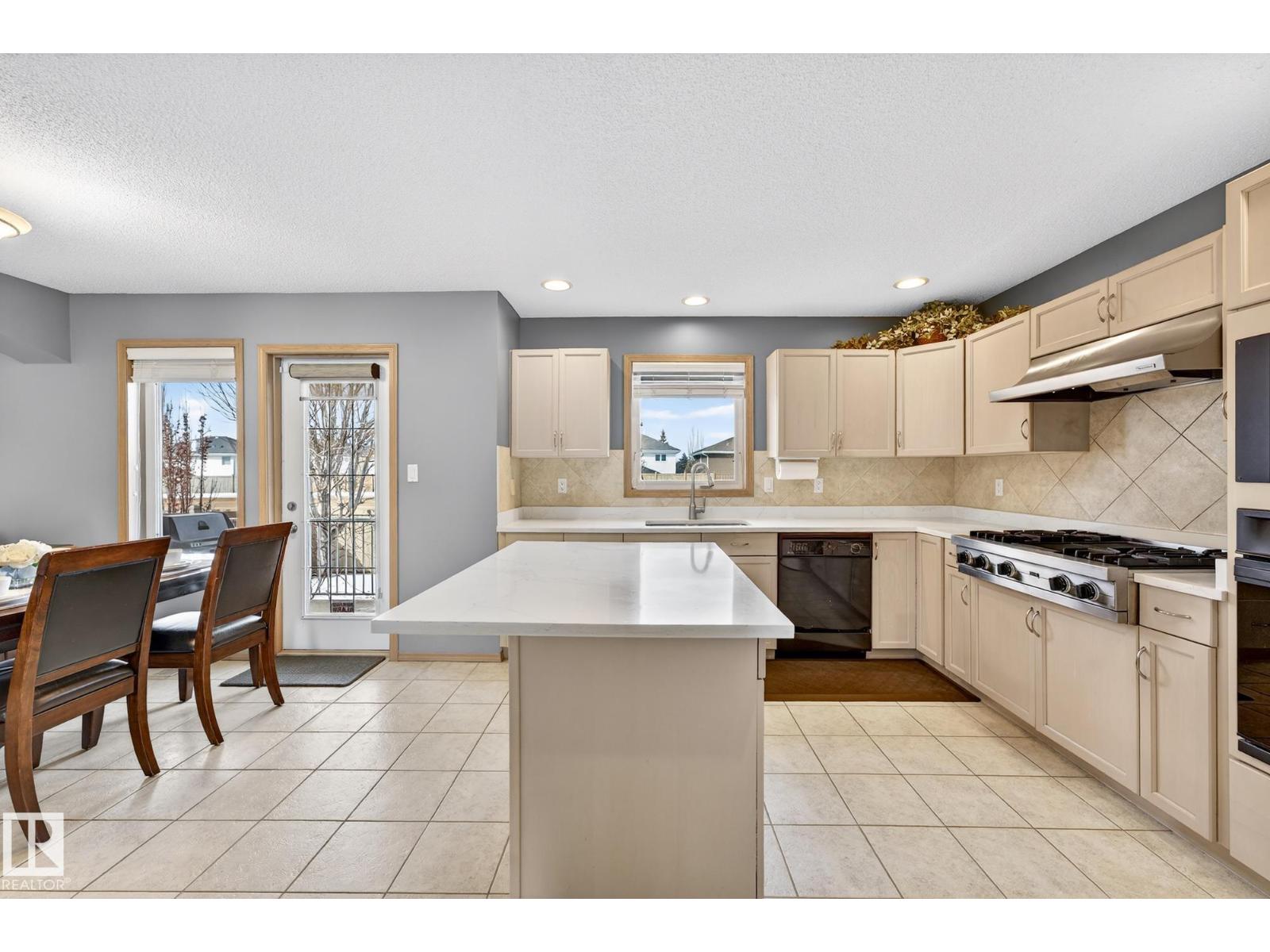 1354 118A ST NW, Edmonton