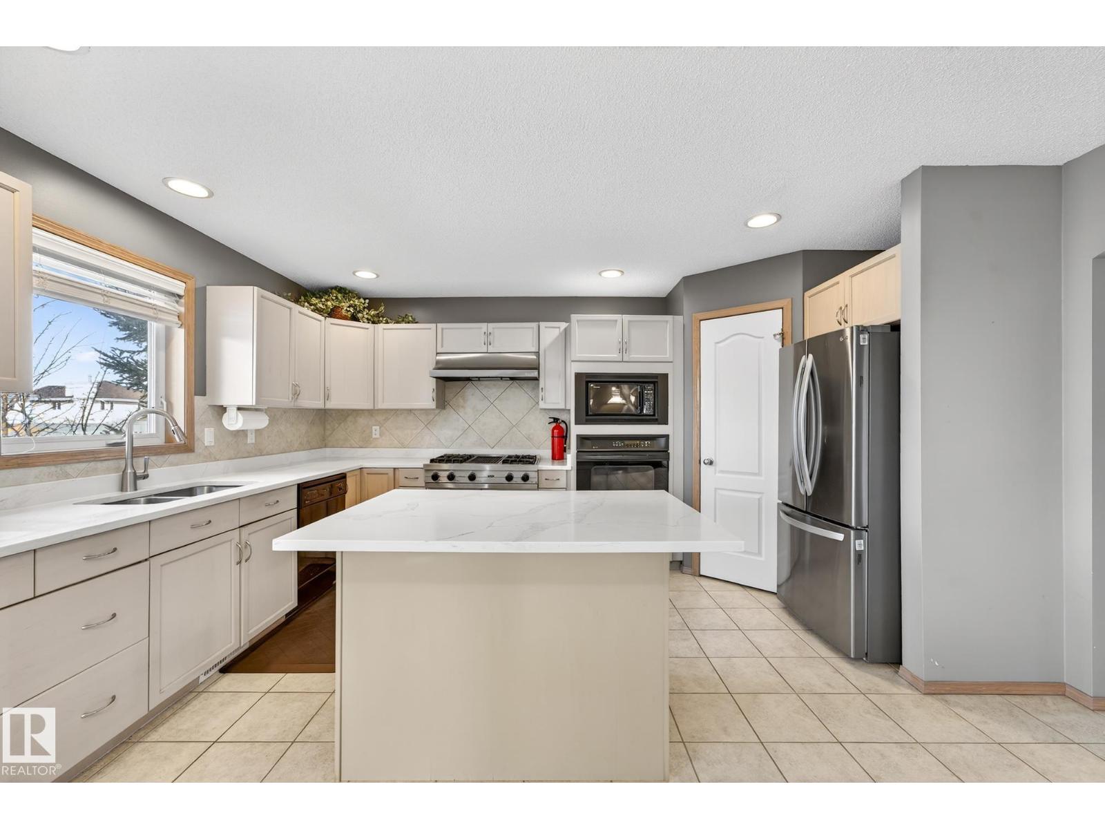 1354 118A ST NW, Edmonton